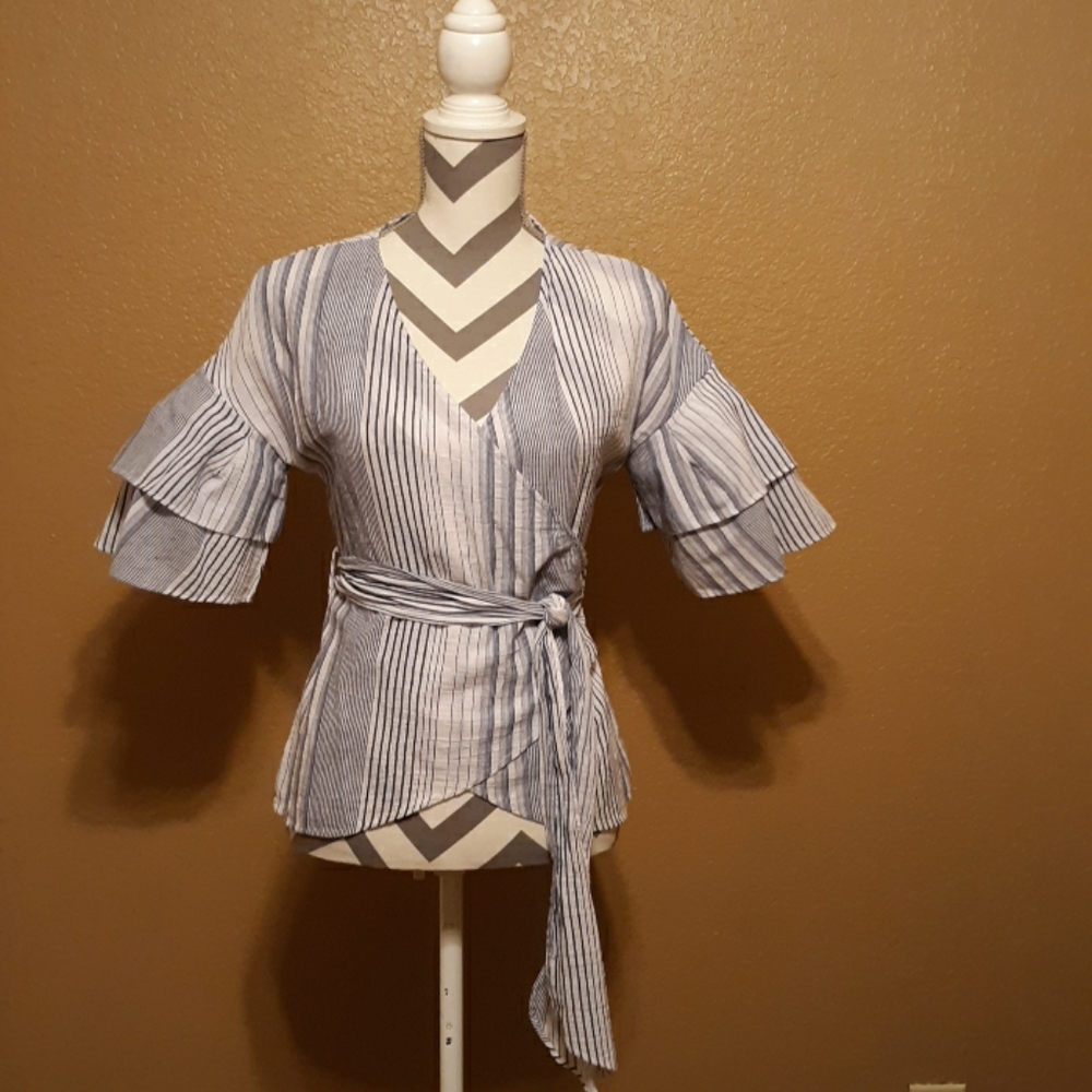 Socialite ( wrap top